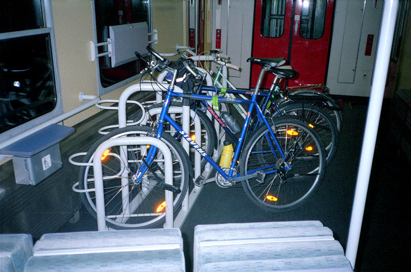 so macht Zug fahren Spa� - Fahrradabteile, wo man Fahrr�der sicher und gut befestigt transportieren kann