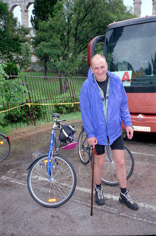 Achim mit Kr�ckstock, sein treuer Begleiter seit dem Sturz auf dem Weg zu Limfjord