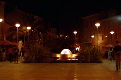 Der Hafen von Mali bei Nacht - ...