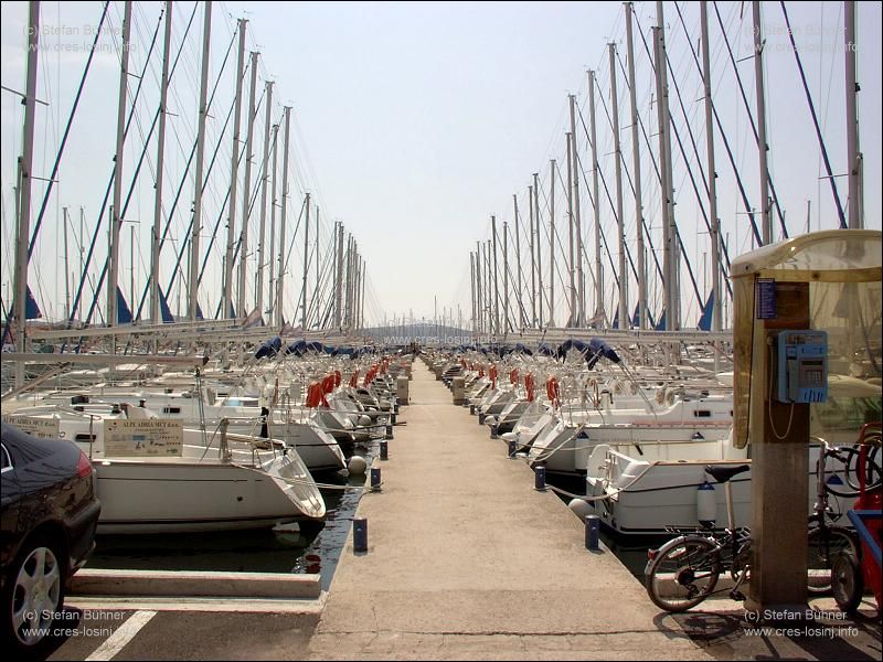 �berw�ltigend - dutzende Segelyachten in der Marina Biograd warten auf ihre Kapit�ne