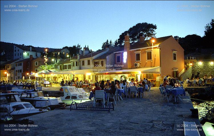 volles Haus in den Fischspezialit�tenrestaurants in Rovenska